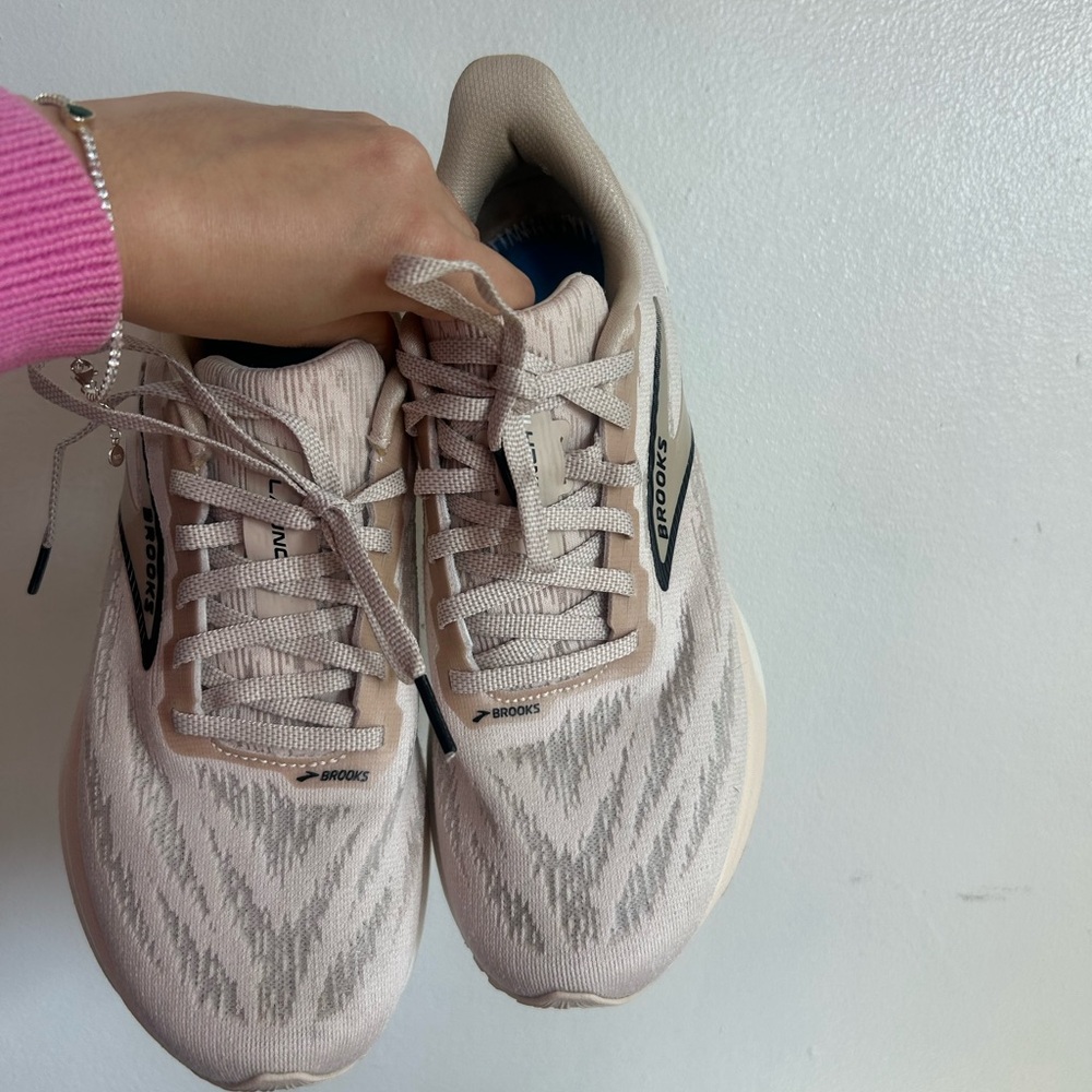 Brooks Launch Women's Running Shoes - tan - Picture 3 of 7